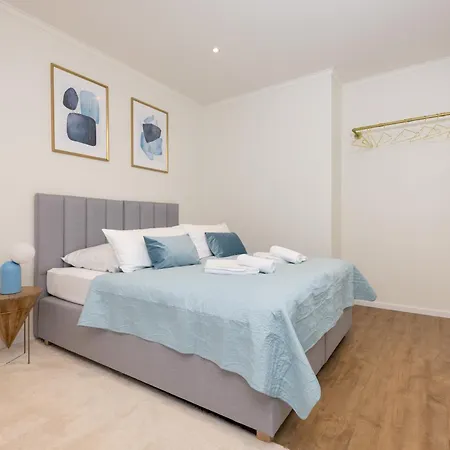 120sqm & 5-room Luxury With 2 Bathrooms דירה *