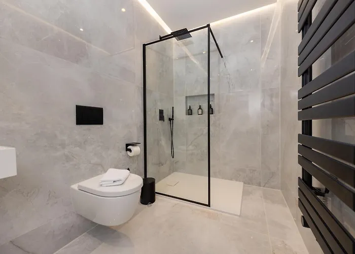 דירה 120sqm & 5-room Luxury With 2 Bathrooms ברלין