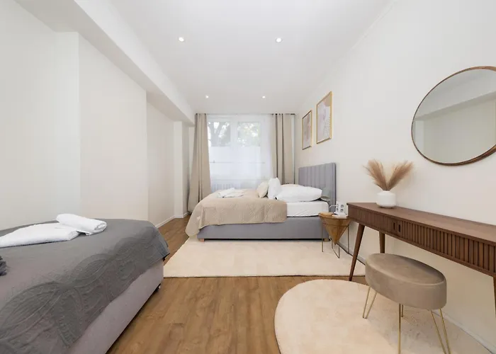 120sqm & 5-room Luxury With 2 Bathrooms דירה ברלין