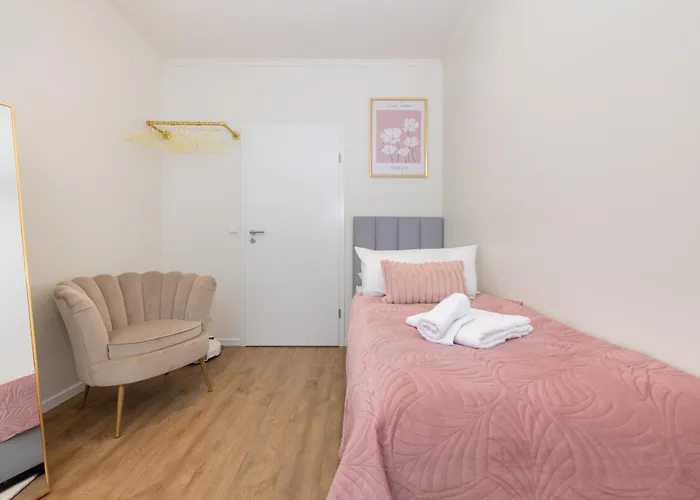 דירה 120sqm & 5-room Luxury With 2 Bathrooms ברלין