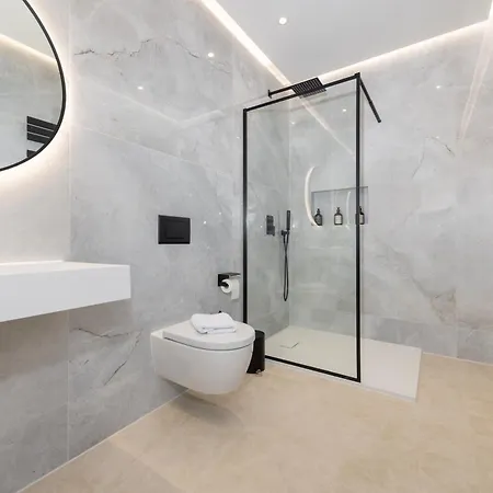 120sqm & 5-room Luxury With 2 Bathrooms Apartmán