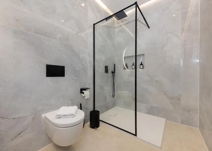 120sqm & 5-room Luxury With 2 Bathrooms 公寓