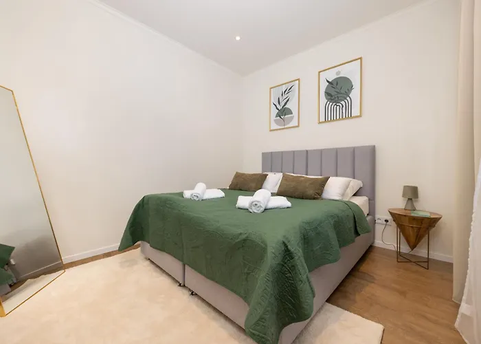 120sqm & 5-room Luxury With 2 Bathrooms