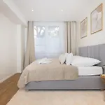 120sqm & 5-room Luxury With 2 Bathrooms Apartment Berlin